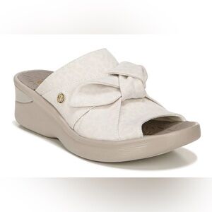 B ZEES by Life Stride Smile Sandals in Cream - Size 7 (NWOB)
